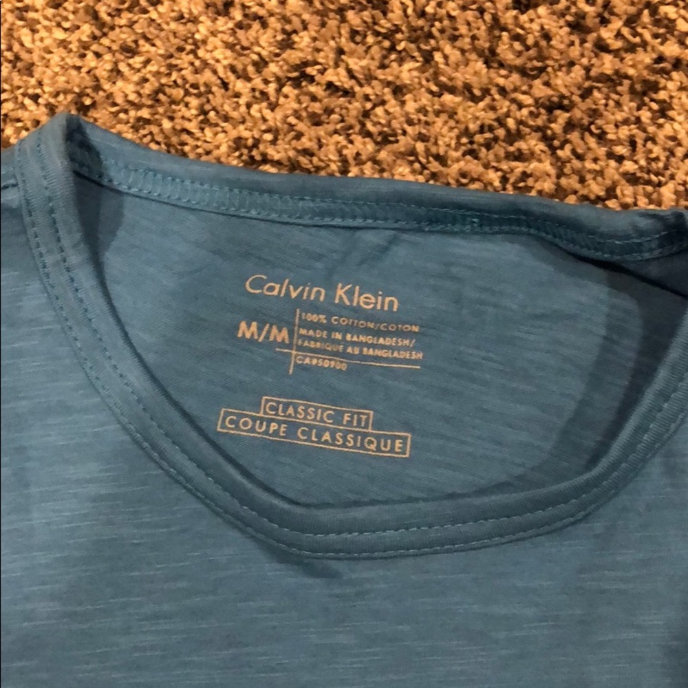 Calvin Klein Classic Fit T-Shirt - Picture 3 of 5